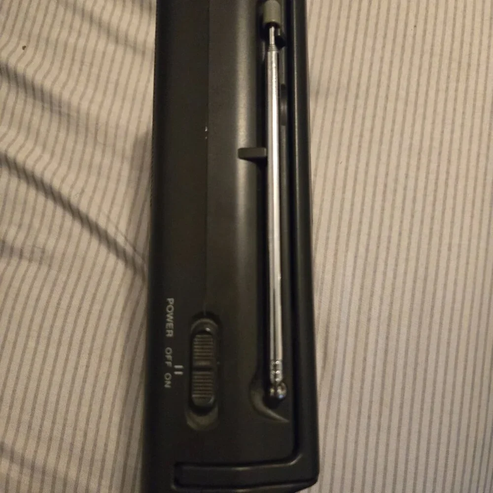 SONY PORTABLE RADIO - Picture 2 of 4